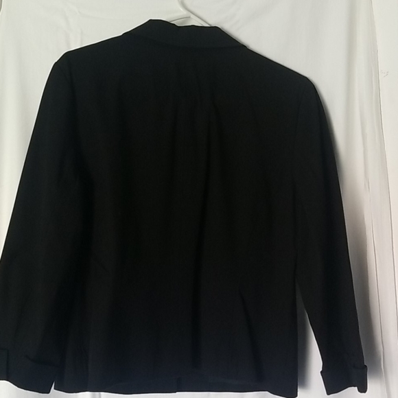 Clothes - Picture 3 of 3